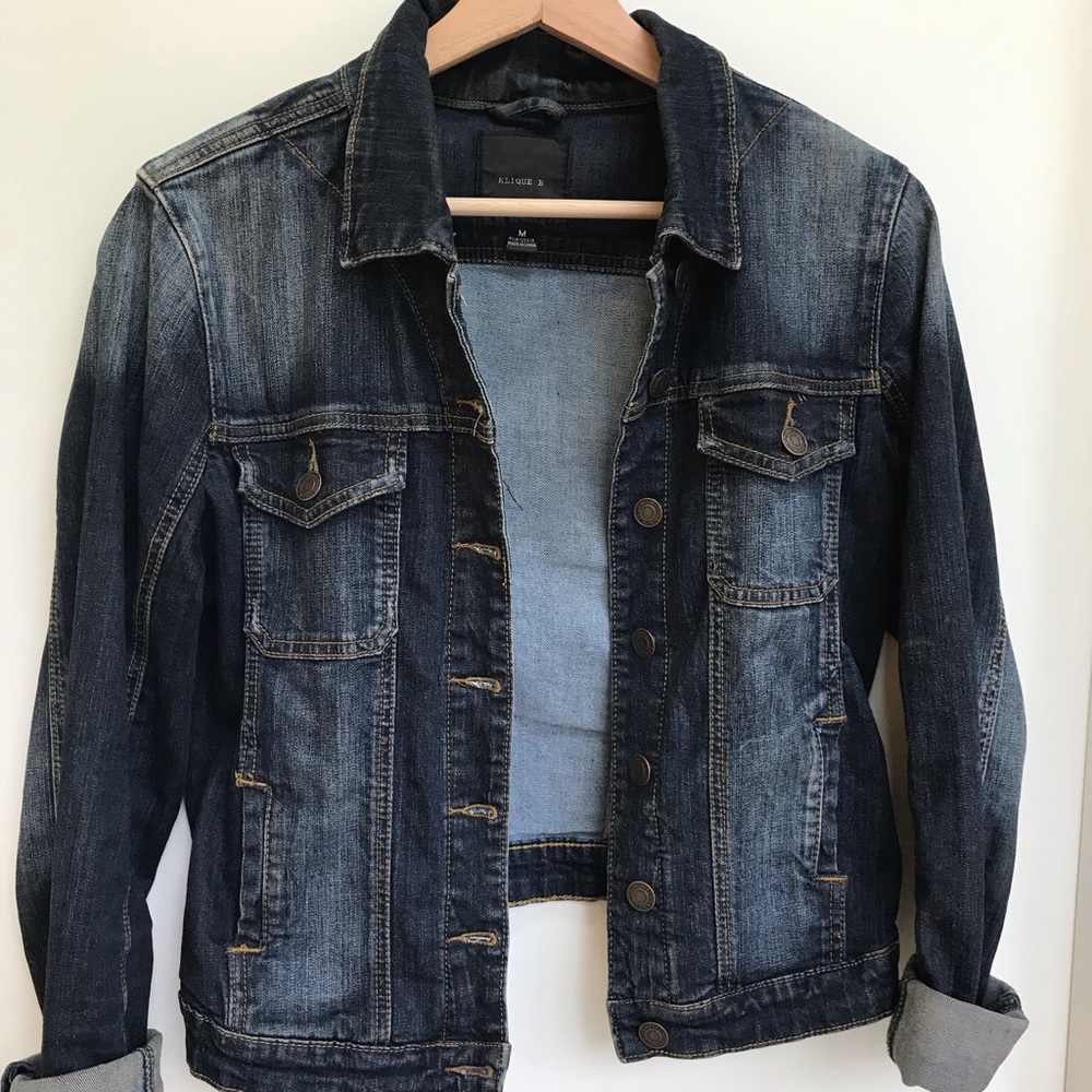Cropped denim jacket.